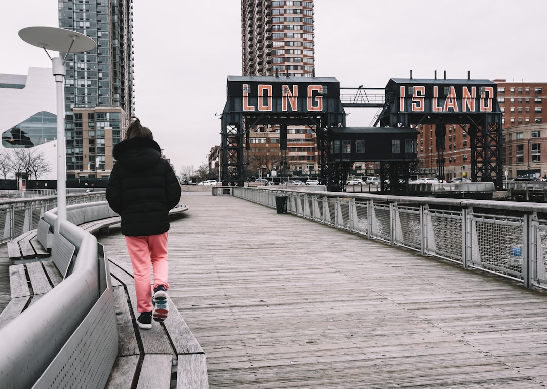 Long Island Blogger – Am I Alone?