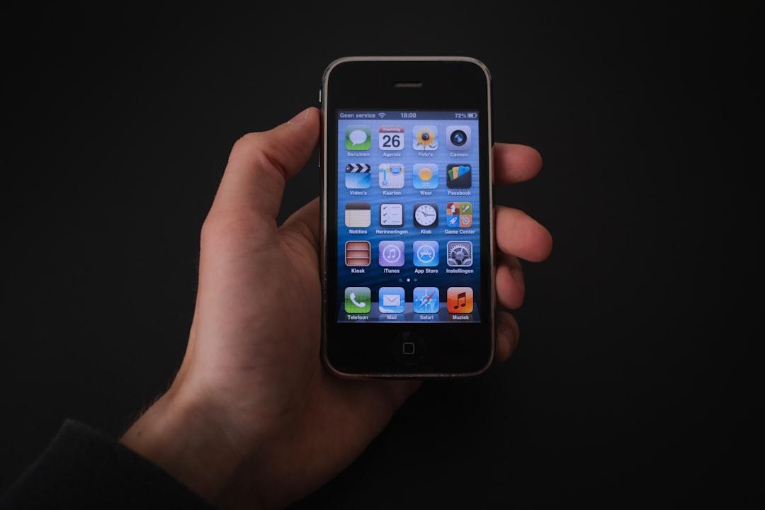 Study: We still love our iPhones