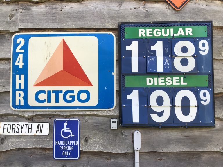 24-hr Citgo station: Regular 118.9¢, Diesel 190.9¢ — Forsyth Avenue